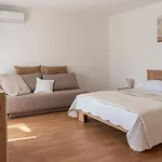 בית נופש House Zrmanja Vrelo