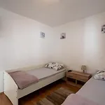 House Zrmanja Vrelo