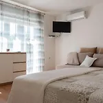 別荘 House Zrmanja Vrelo