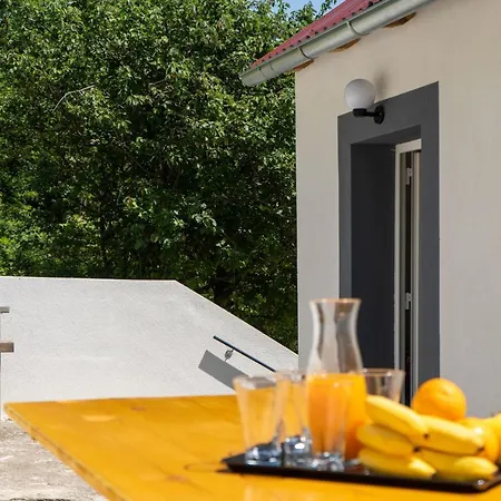 House * Zrmanja Vrelo