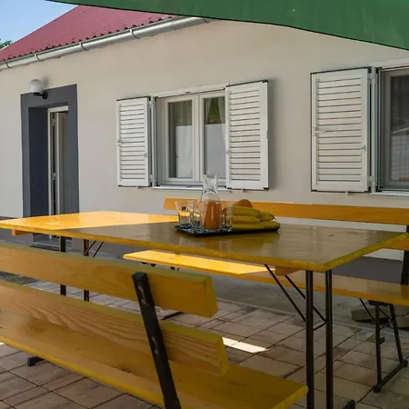 House Zrmanja Vrelo *