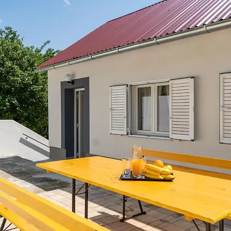 House Zrmanja Vrelo